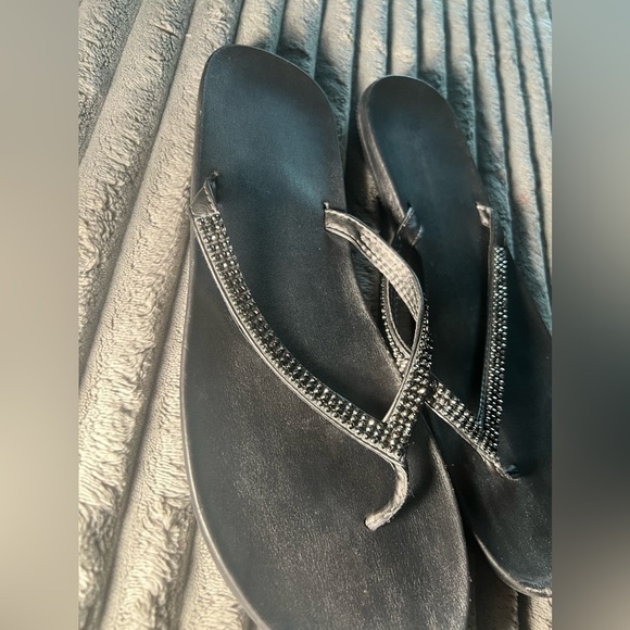 Stylish Black Sandals with Rhinestone Straps - Picture 2 of 4